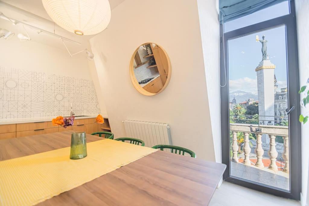 Luxury Living Europe Square,balcony/batumi Апартаменты *