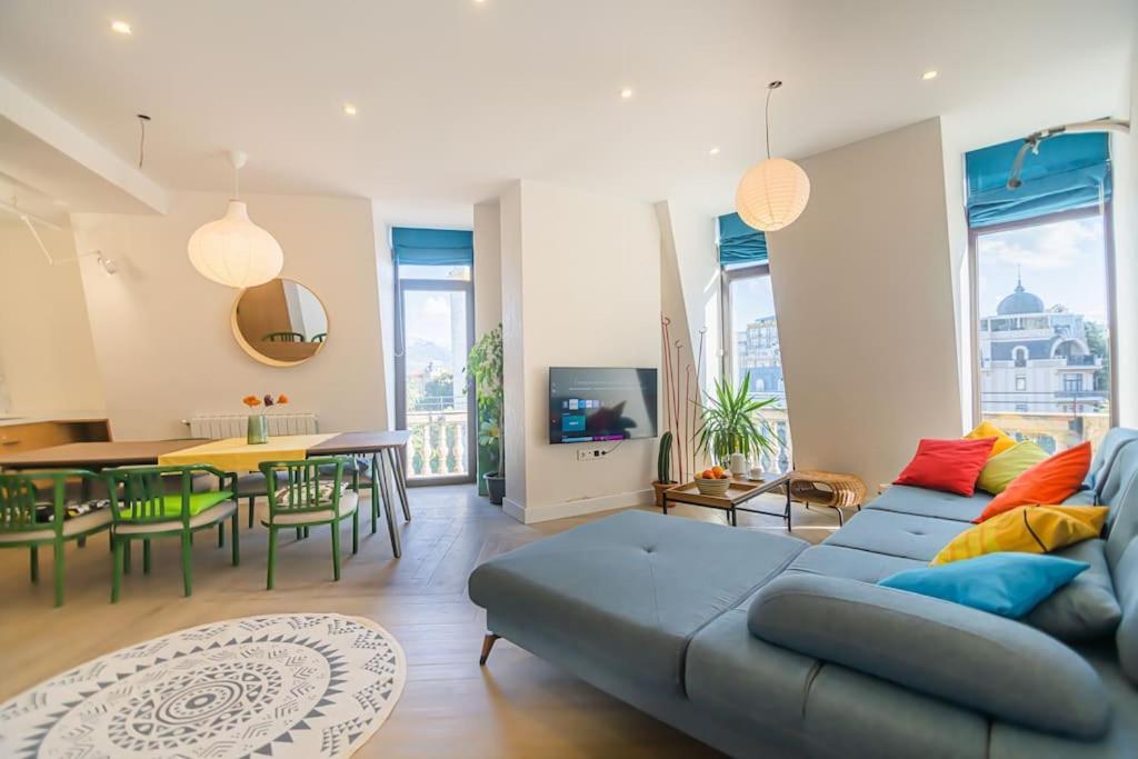 Luxury Living Europe Square,balcony/batumi Apartament *